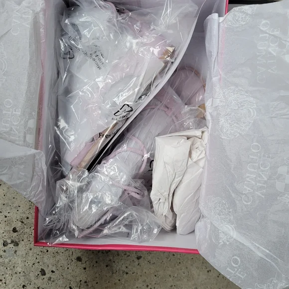 Shoe - Picture 5 of 6